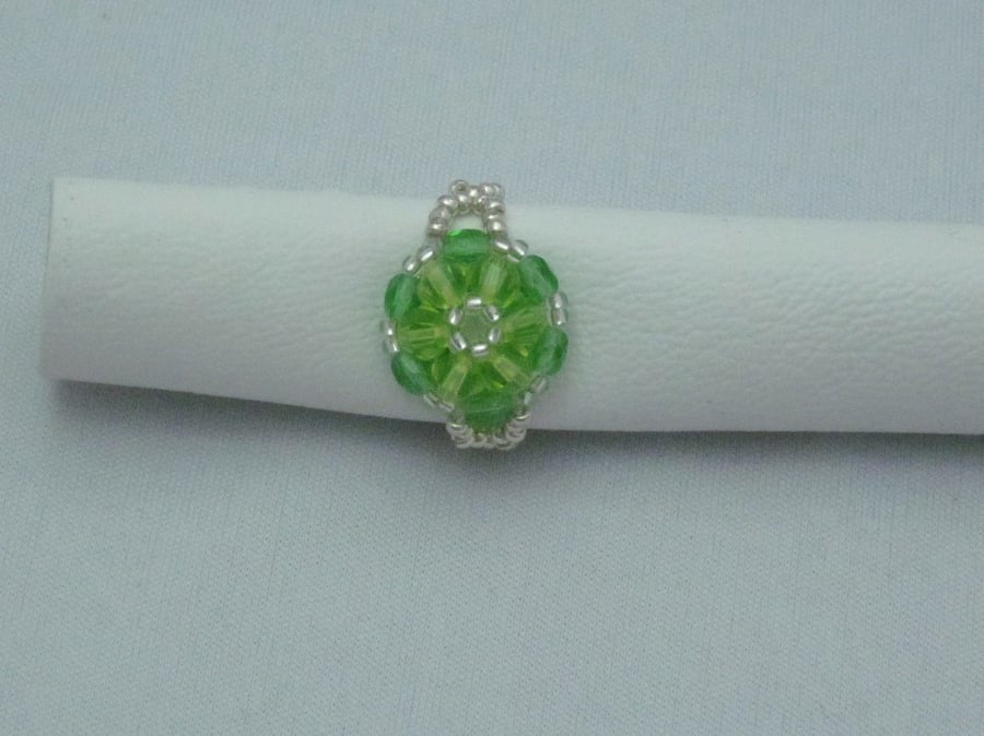 Round crystal ring - green (291)