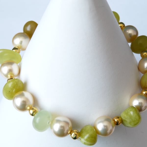 Green Serpentine & Shell Pearl Bracelet - Genuine Gemstone - Handmade 