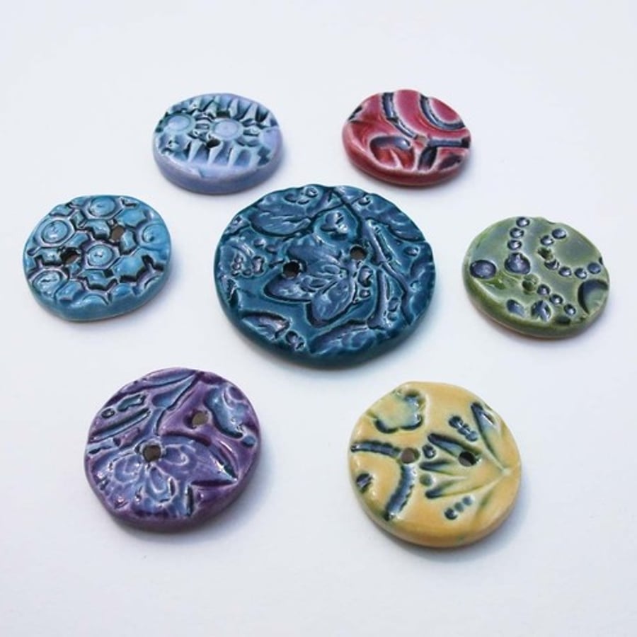 Set of 7 mixed colours ceramic buttons