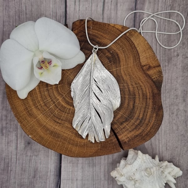 Real feather preserved in silver, pendant necklace