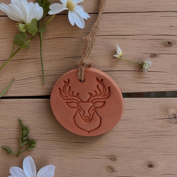 Highland Stag Round Terracotta Hanging Aromatherapy Diffuser Ornament