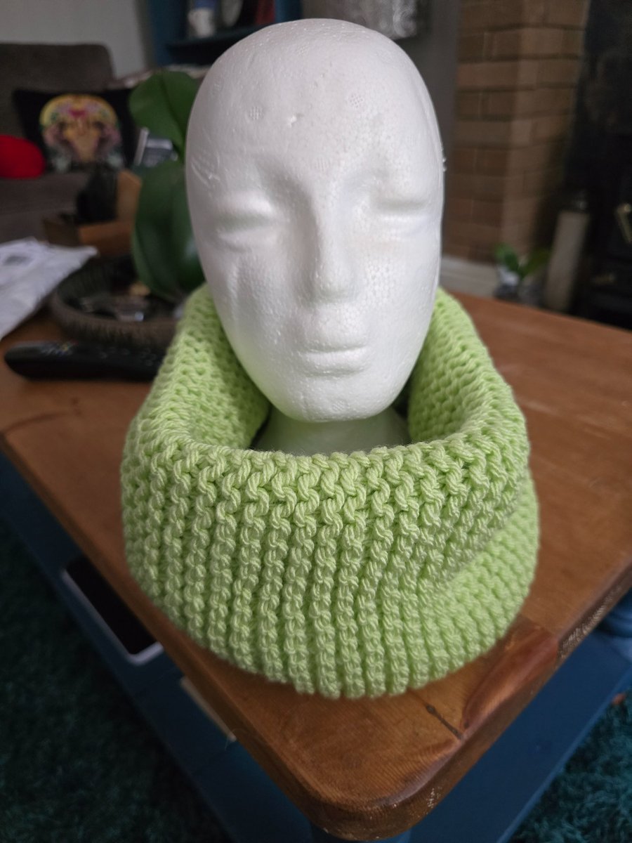 Hand knitted chunky apple green snood