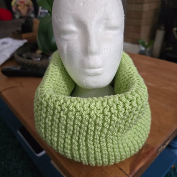 Hand knitted chunky apple green snood
