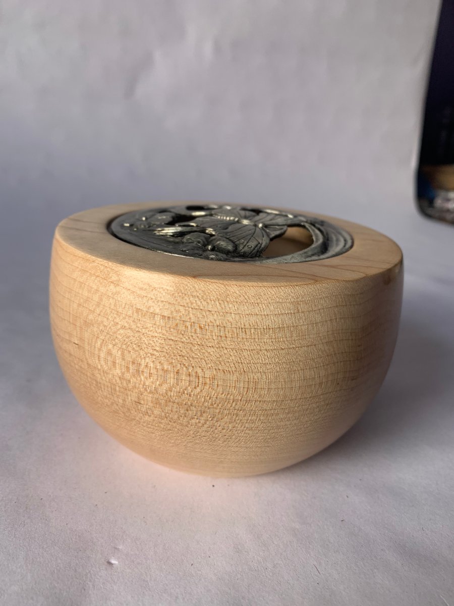 Potpourri bowl in Maple with Pewter lid