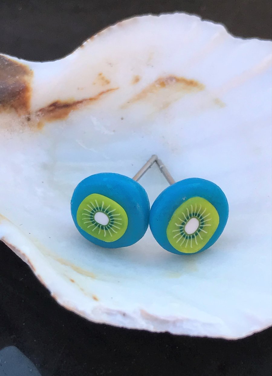 Kiwi stud earrings