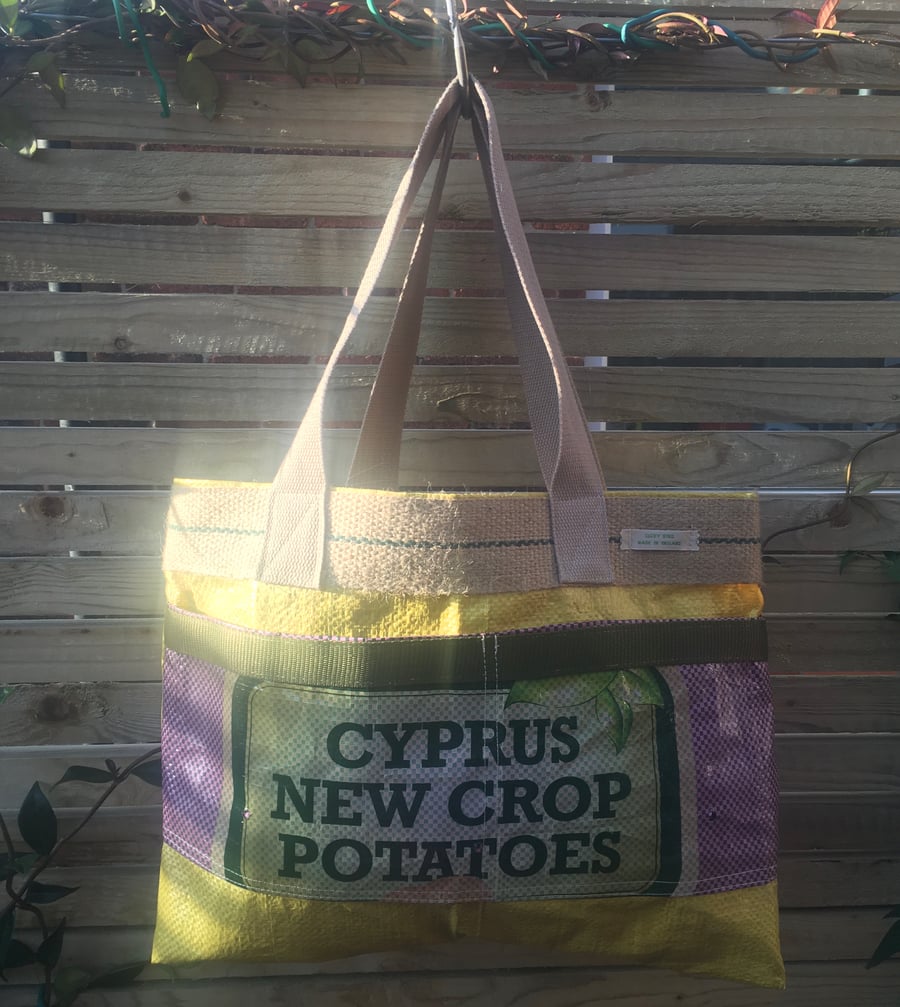 Handy Shopper with Pocket 