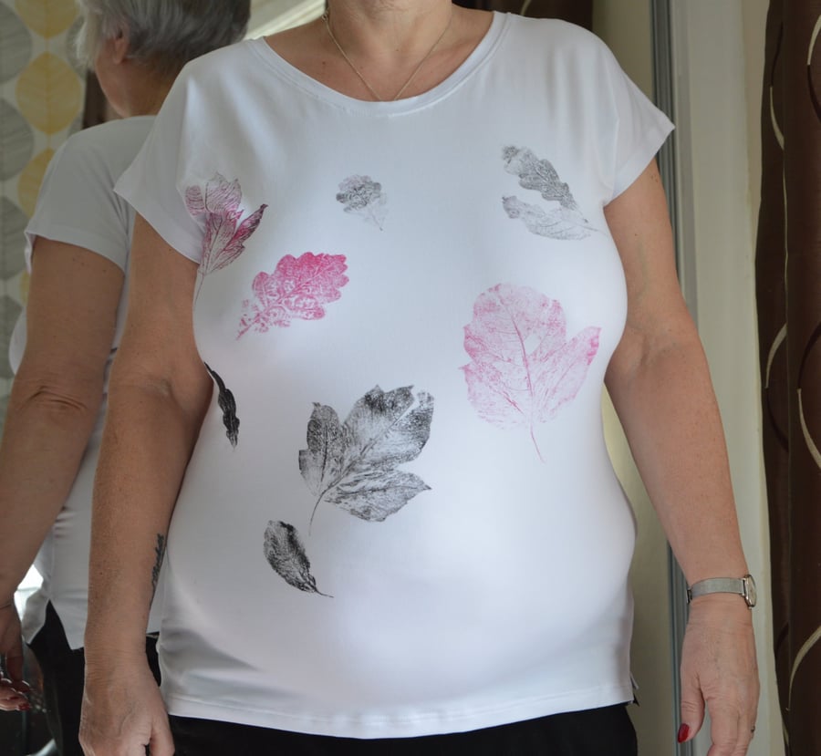 Ladies T Shirt printed with Leaves size 14-16