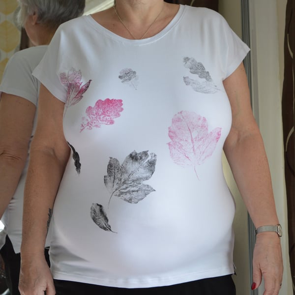 Ladies T Shirt printed with Leaves size 14-16