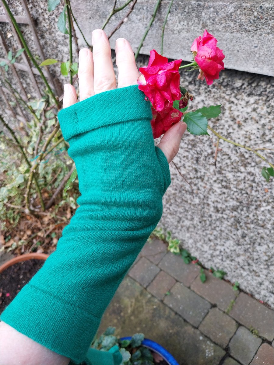Fingerless gloves, recycled 100%cashmere, green