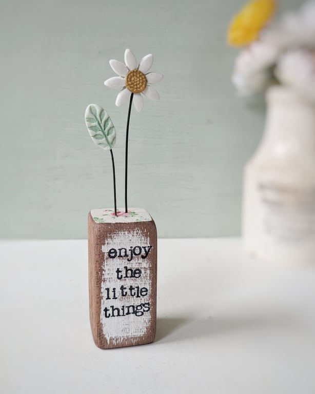 Clay Daisy Flower in a Printed Wood Block 'Enjoy the Little Things'