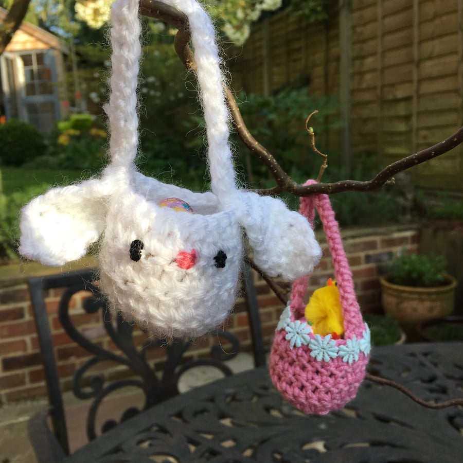 6 crochet Easter baskets - egg hunt
