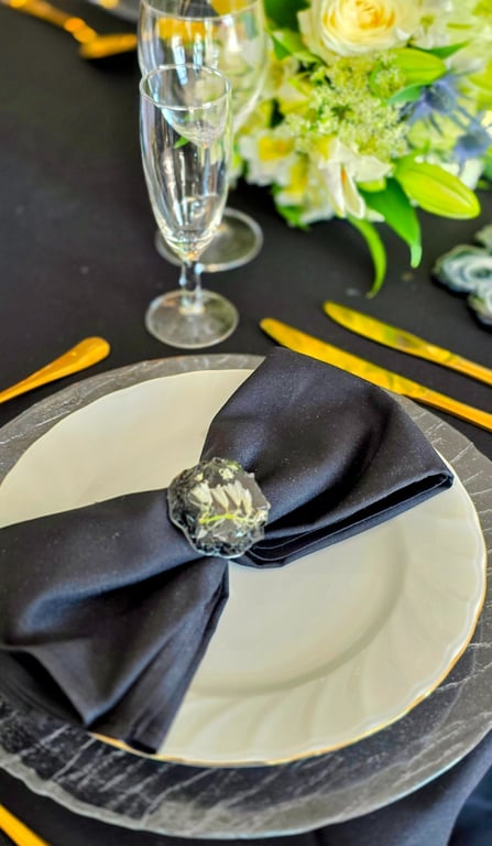 Set of 4 Resin Napkin Rings - Preserved Flowers & Crystal Edge - Wedding Decor