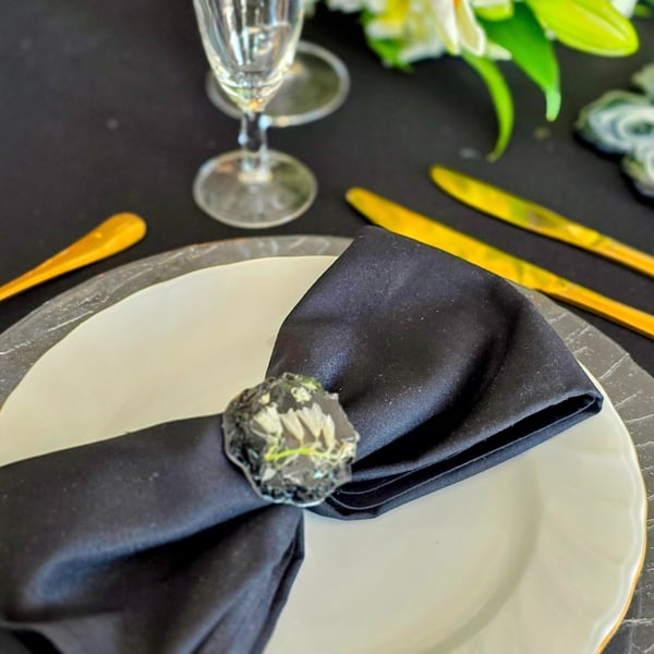 Set of 4 Resin Napkin Rings - Preserved Flowers & Crystal Edge - Wedding Decor