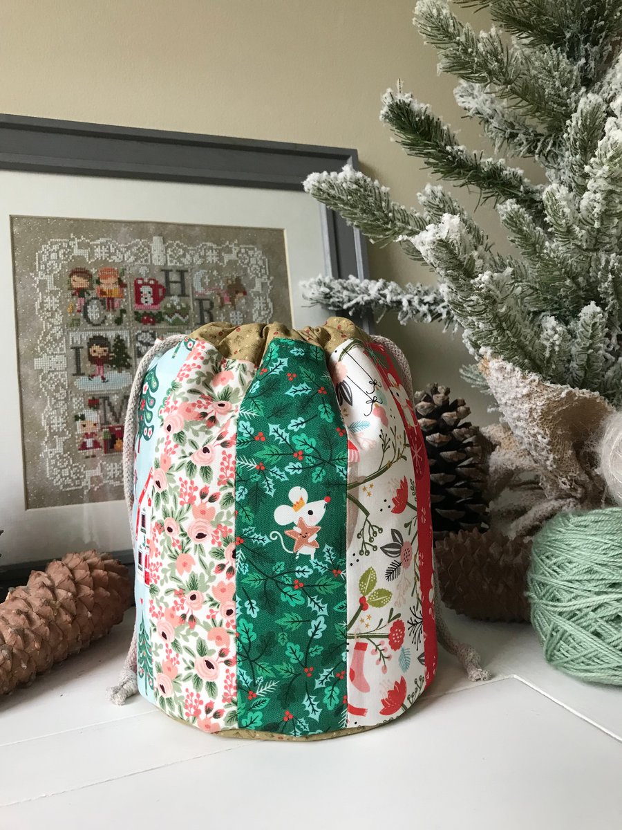 Patchwork festive mouse round based bag.