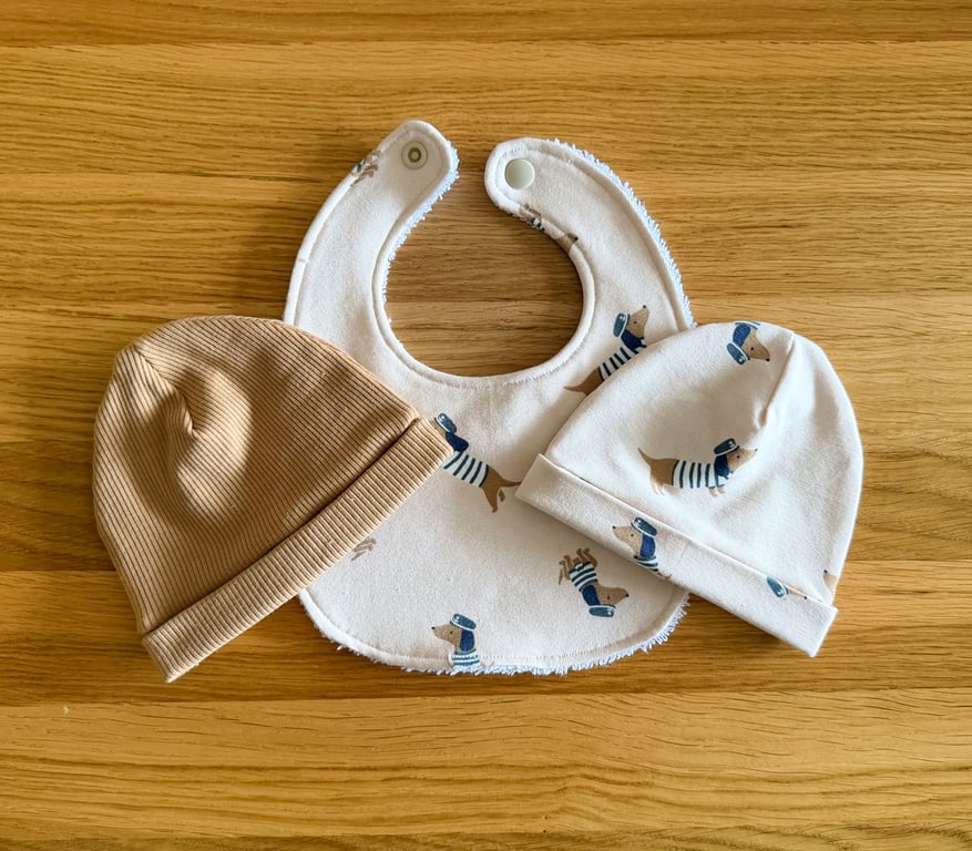 Newborn Baby Boxed Gift Set-Beanie Hats & Matching Bib-Sailor Dog Design-BGS08