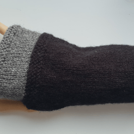 Black and grey fingerless gloves