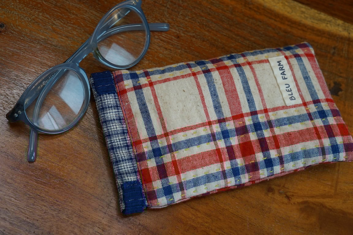 Vintage Fabric Glasses Pouch – Snap Shut Portable Sunglasses Case, Squeeze Top 