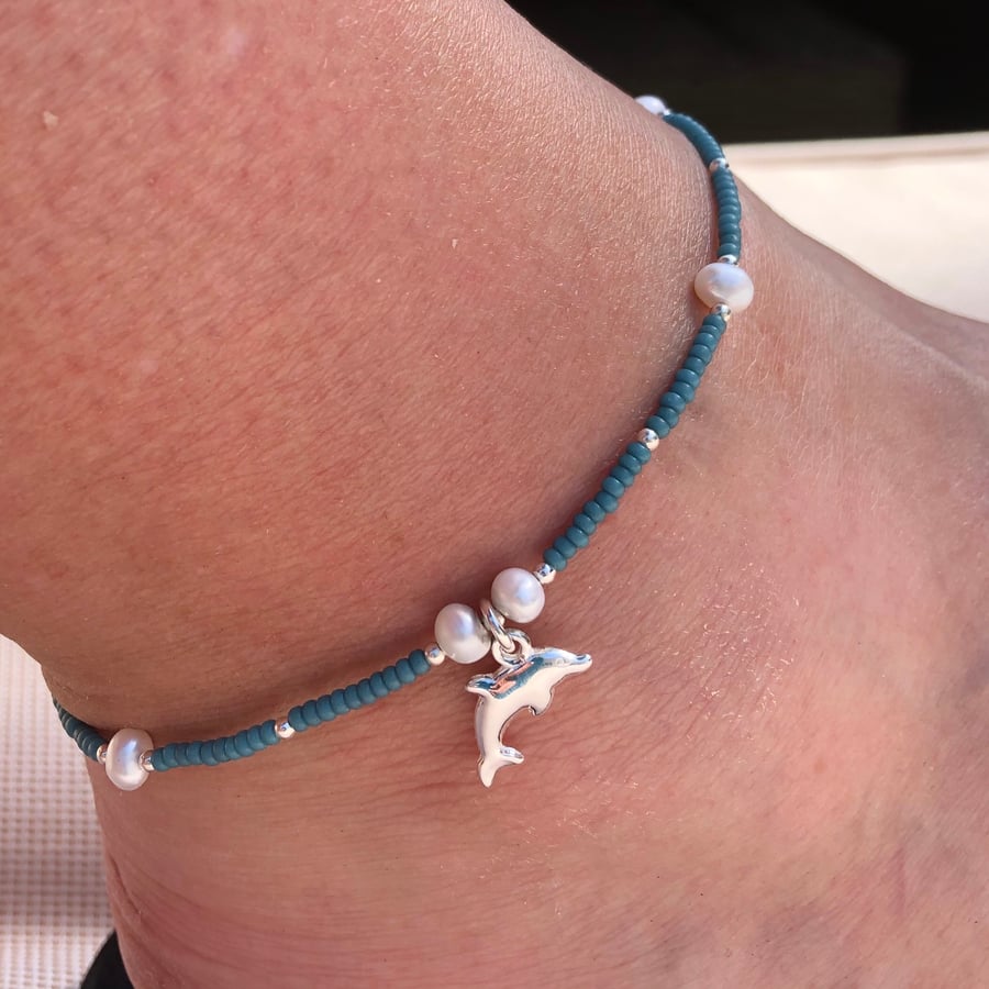 Blue seed bead, fresh water pearl and dolphin anklet. Sterling Silver. 