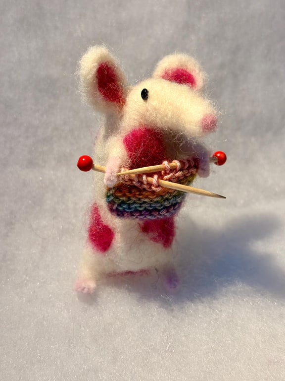 Felted mouse - pink and white with knitting