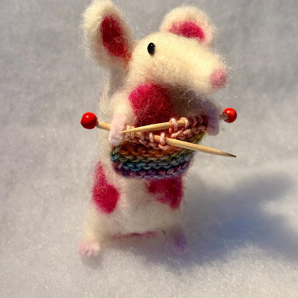 Felted mouse - pink and white with knitting