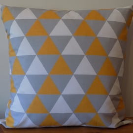 Geometric Triangles Cushion Cover Contemporary Fabric Throw Pillow 16" Zip