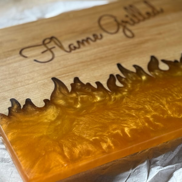 Serving board maple and resin "Flame Grilled"