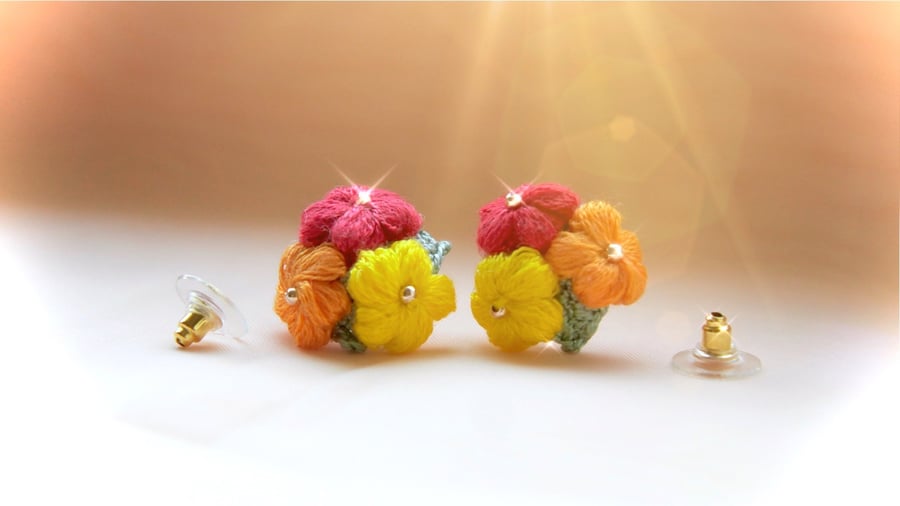Microcrochet flower ear studs