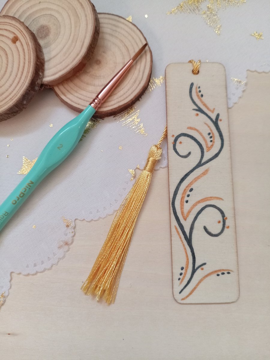 Wooden simple swirl bookmark 