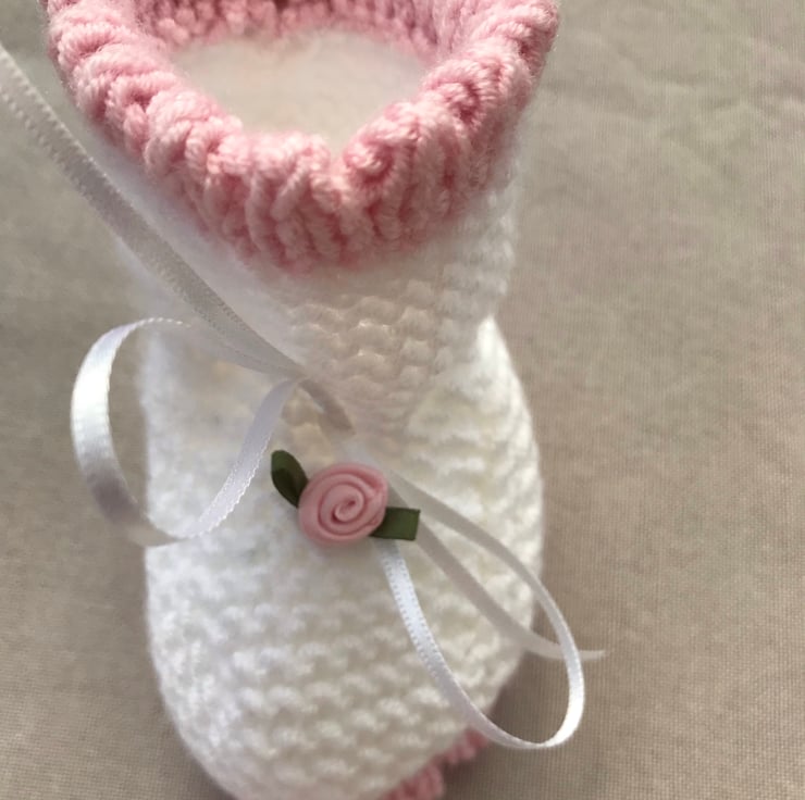 White and pink bootees with rose motif - Folksy