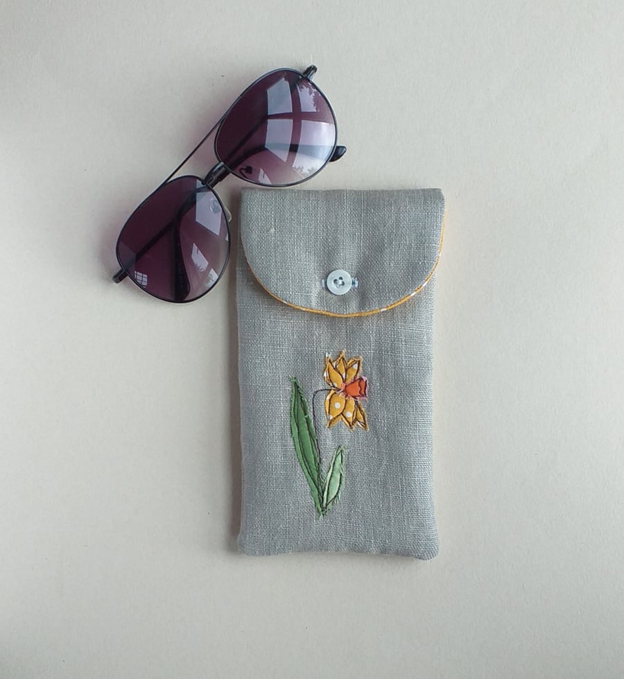 Embroidered Daffodil Glasses Case