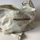 Lightweight shoulder bag. 