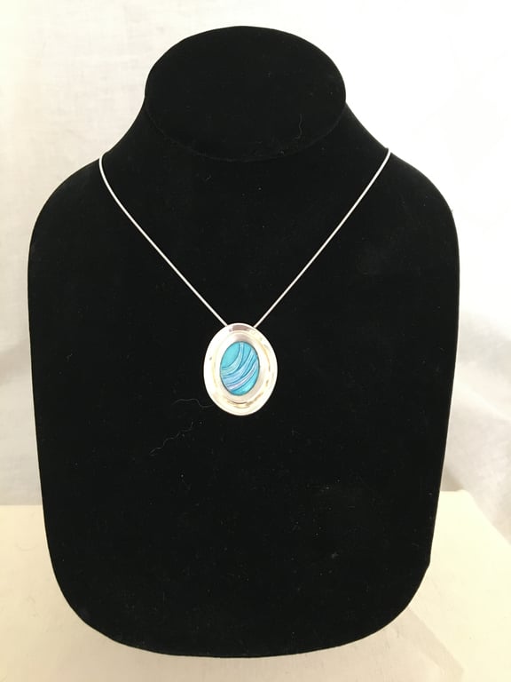 Pretty Oval Azure Pendant