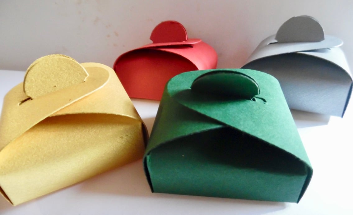 6 very small  Favour Boxes Gift Box, Christmas  No glue