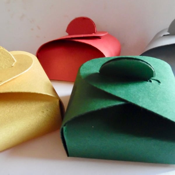 6 very small  Favour Boxes Gift Box, Christmas  No glue