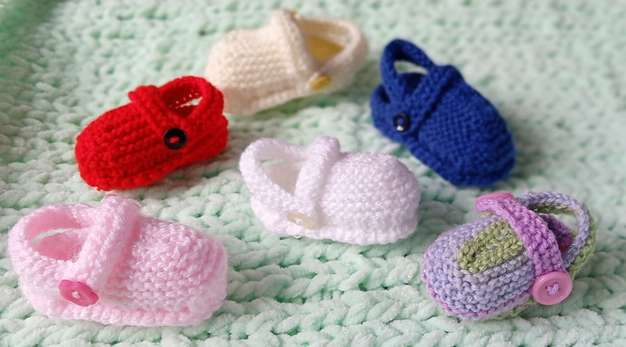 Soft and Cosy Cute Hand Knitted Baby Crocs 0-3 months