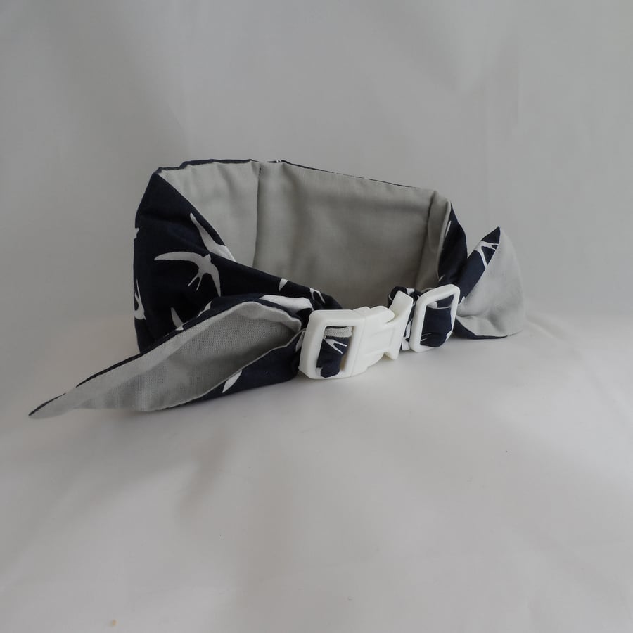 Medium Koolneck Cooling Collar - adjustable between 13-18 inches Navy Swallows