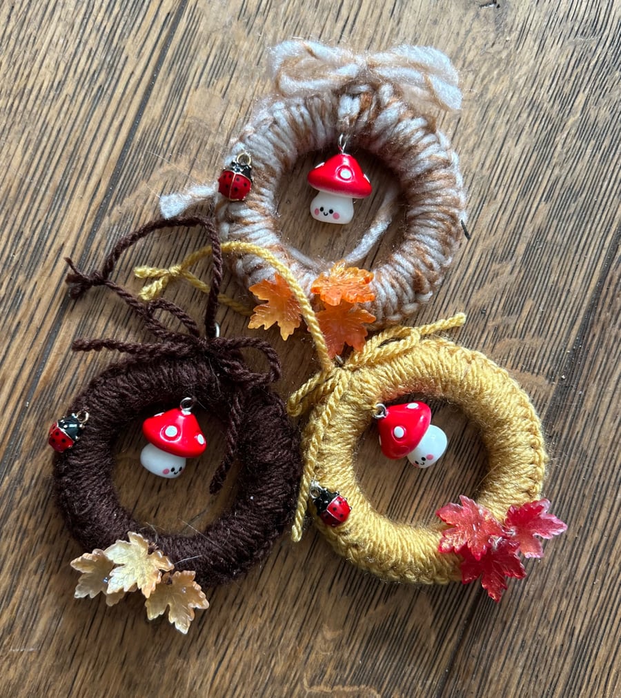 Autumn mini wreaths 