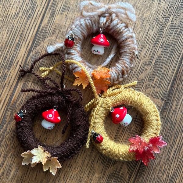 Autumn mini wreaths 