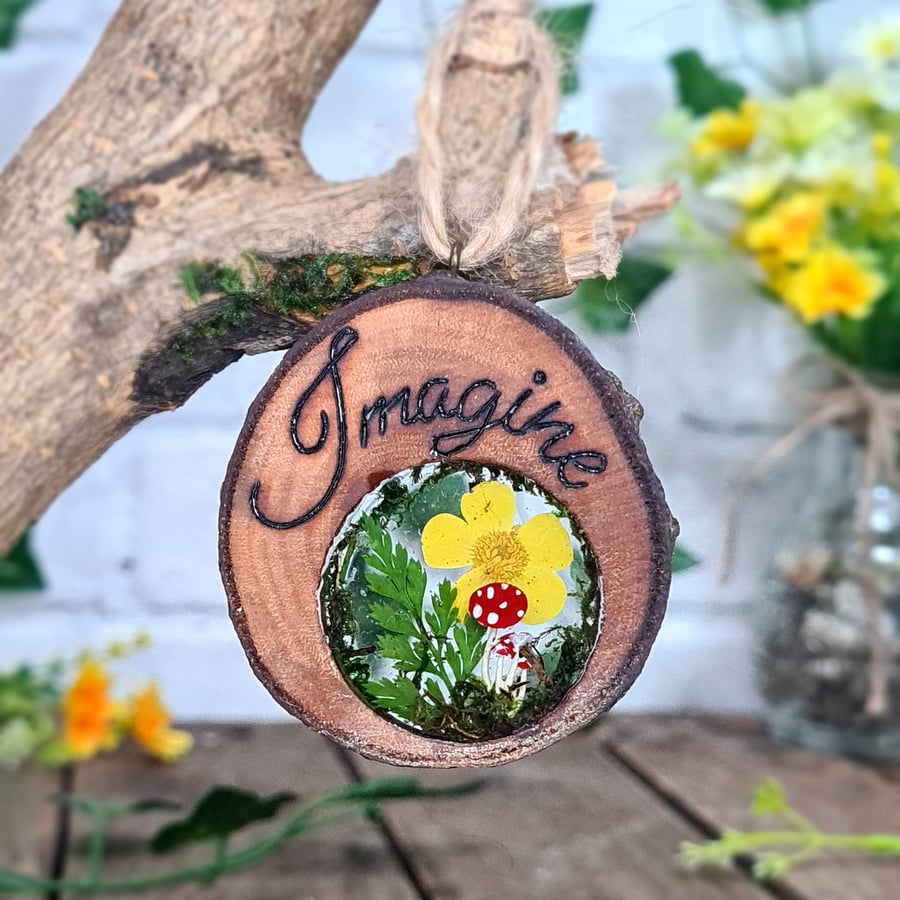 Pyrography log slice decoration 'Imagine'