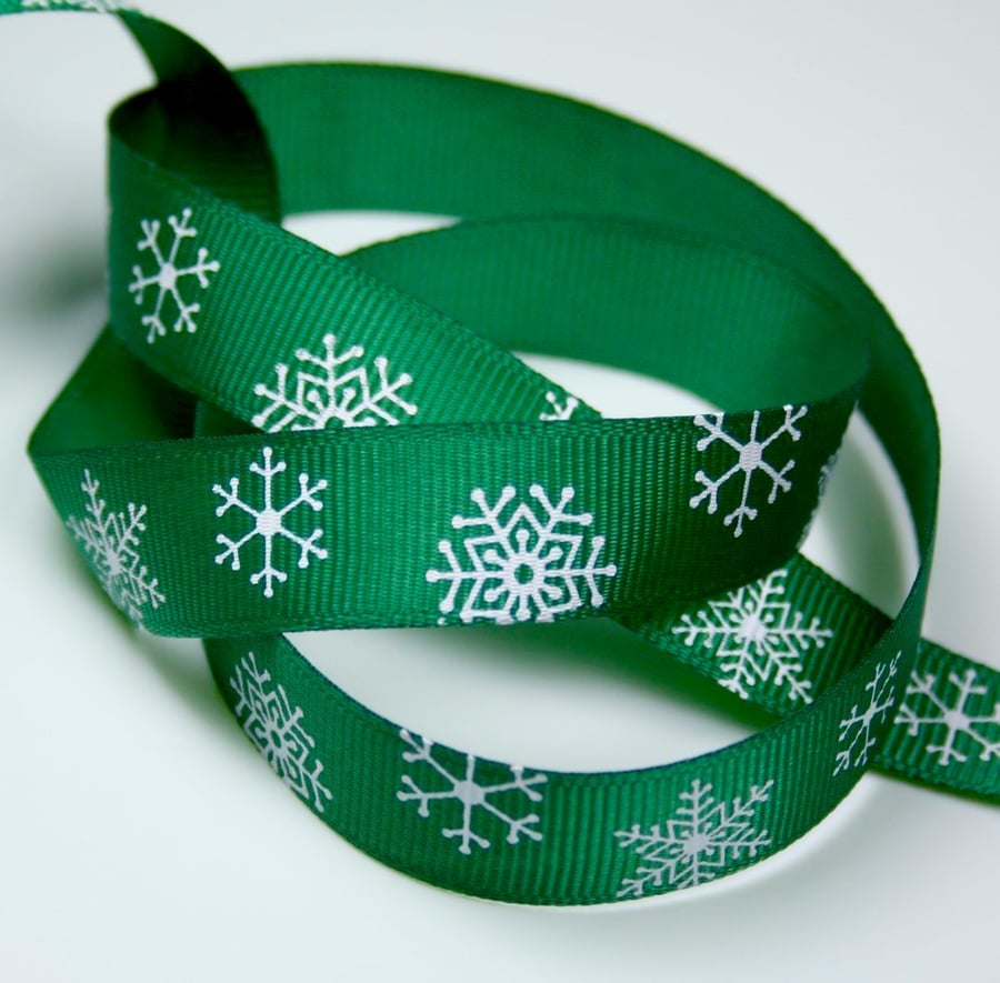 3 meters of 14 mm Grosgrain Green Ribbon with Snowflakes