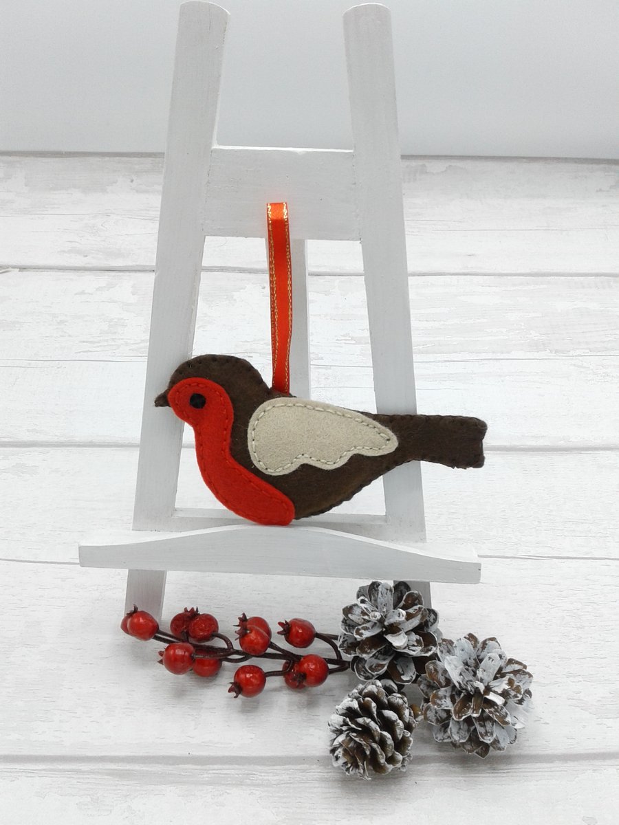 Christmas decoration. Felt robin Christmas tree decoration. Favour.