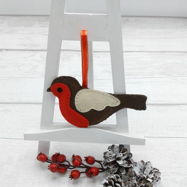 Christmas decoration. Felt robin Christmas tree decoration. Favour.