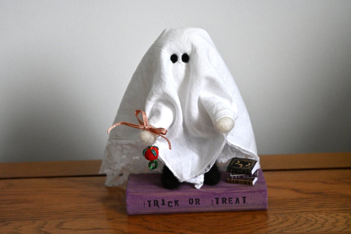 Trick or treat ghost keepsake figure