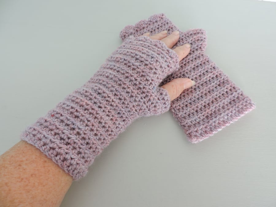 Sale now 5.00  Fingerless Mitts  Pale Heather  100% Acrylic
