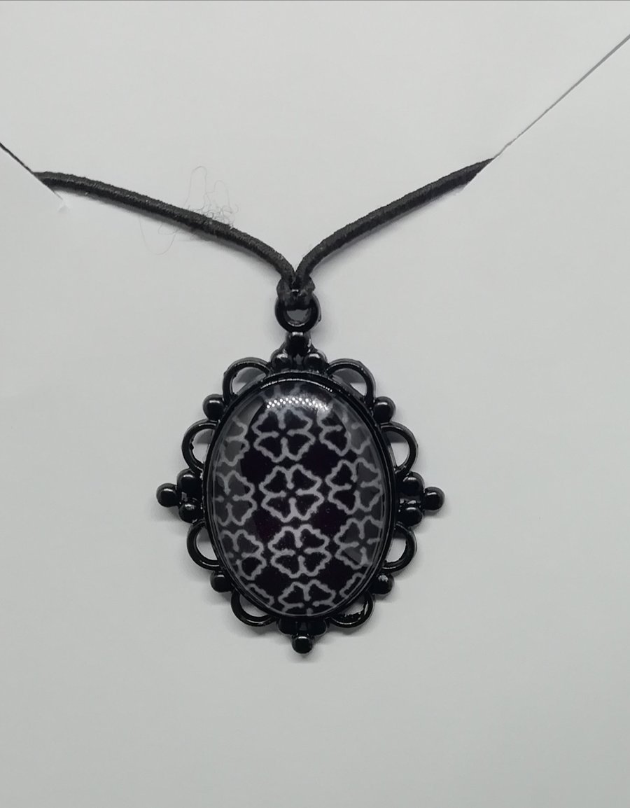 Black and white patterned pendant 