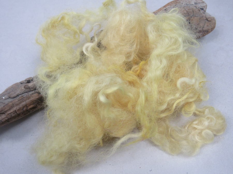 10g Naturally Dyed Weld Yellow Masham Felting Wool