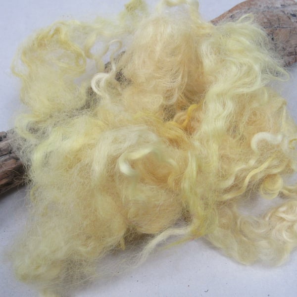 10g Naturally Dyed Weld Yellow Masham Felting Wool