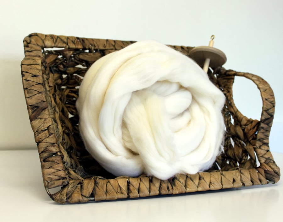 Fine Merino White Wool Combed Top 500g Undyed 21m 70's for Felting Spinning