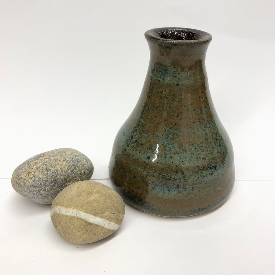 GREENY BROWN BUFF CLAY STONEWARE CERAMIC BUD VASE