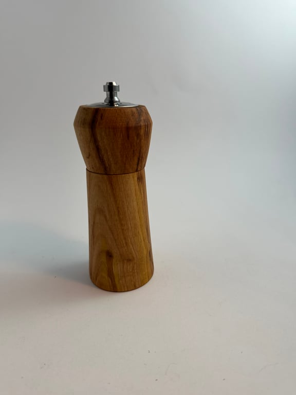 Pepper grinder and salt shaker